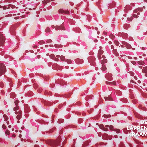  Viscose met aquarelverf streepjes roze