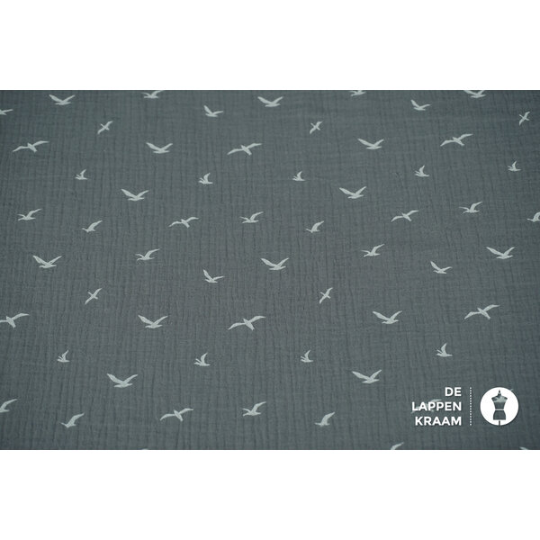 Mousseline stof met print van witte vogeltjes in grijs