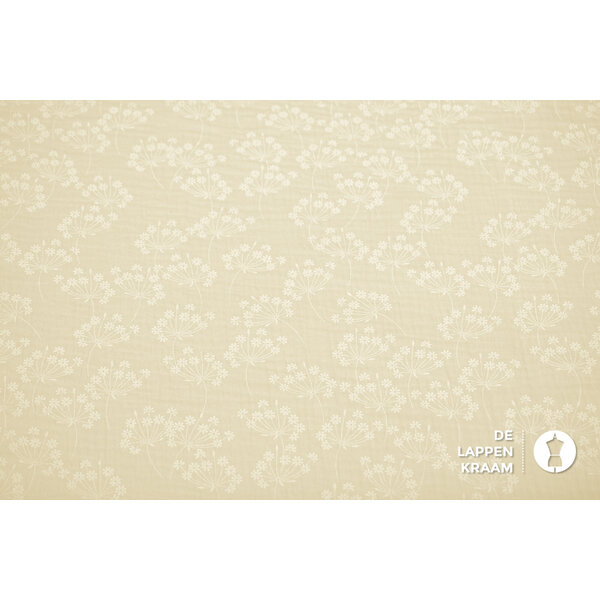 Mouseline stof in ecru met witte bloemenprint