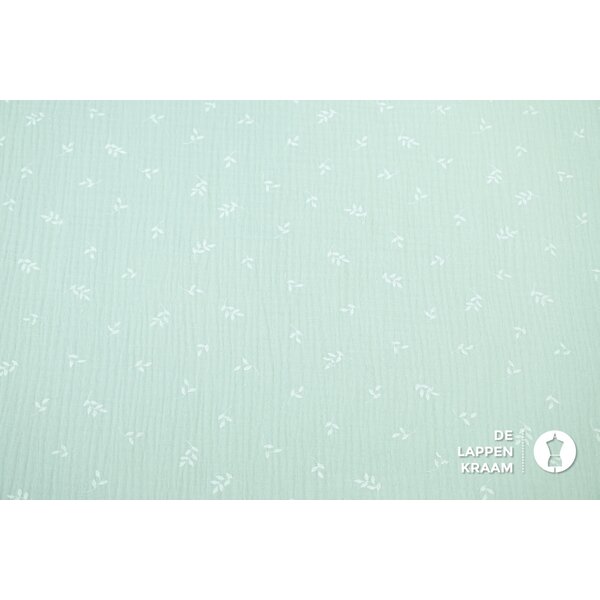 Mousseline stof met print van witte blaadjes in mintgroen