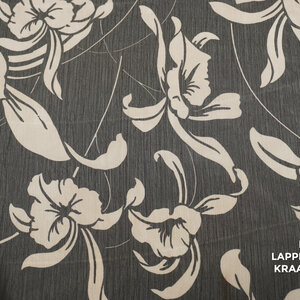  Chiffon zwart met witte bloemen