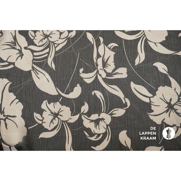 SALE Chiffon zwart met witte bloemen