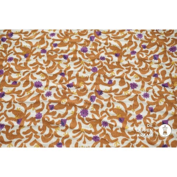 Gewatteerd en gestepte stof met fantasieprint in bruin en paars