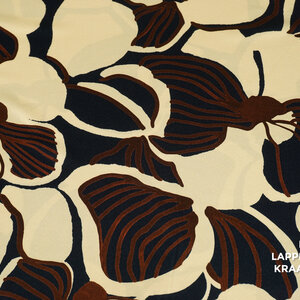 A la Ville Satijnstof met dessin van grote bloemen in roomwit, bruin en donkerblauw