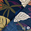 Viscose crepe stof met groot bloem en bladpatroon donkerblauw