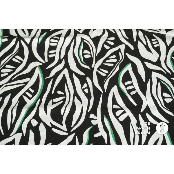 Coupon 179 Viscose zwart met witte abstracte bladeren in wit met groen detail 170 x 140 cm