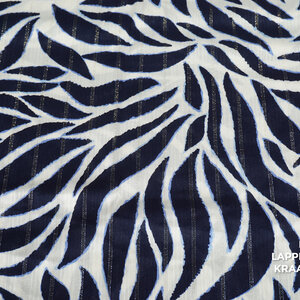  Viscose met donkerblauwe bladeren en lurex