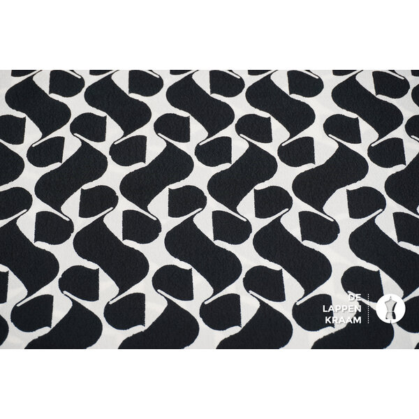 Veiling 2 september Coupon 720 Crepe stof met zwart witte s-vormen 180 x 150 cm