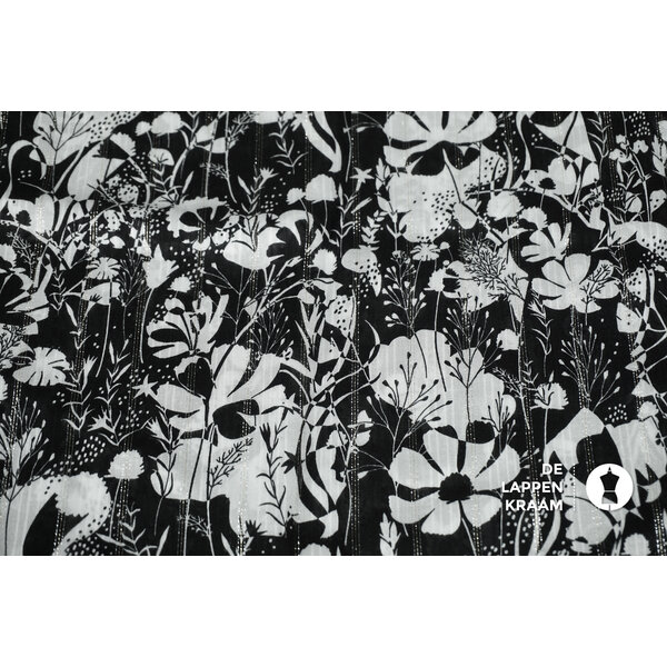 Veiling 2 september Coupon 723 Viscose met lurex zwart witte bloemenprint 180 x 145cm