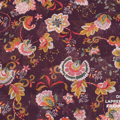 Veiling 2 september Coupon 711 Chiffon paars met sierlijke bloem 180 x 150 cm