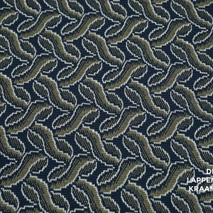  Gebreid donkerblauw met groene blaadjes