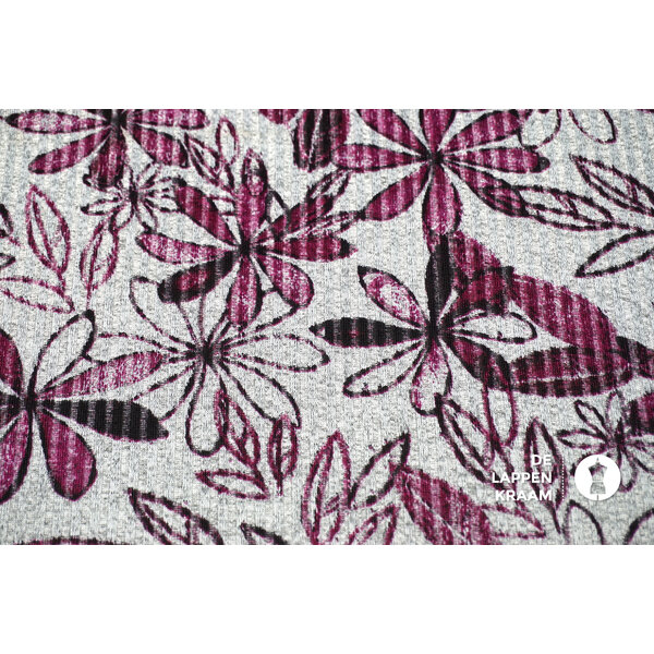 Gebreid grijs met roze bloemen