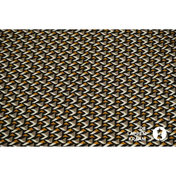 Travelstof met dessin van driehoekjes in zwart, ecru en bruintinten
