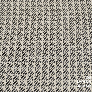  Jacquard beige met zwart streepjes patroon