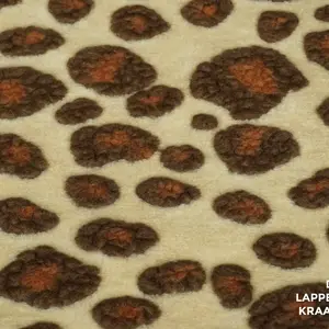  Coupon 258 Gekookte wol stof met 3d panterprint ecru 100 x 160 cm