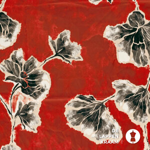  Satijn rood met grote bloemen