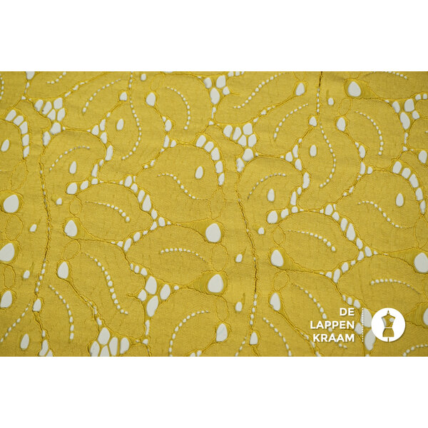 Broderie stof gebloemd kerrie