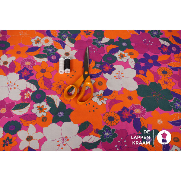 Viscose twill stof in fel gekleurd bloemdessin
