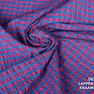  Seersucker ruitje in blauw met roze