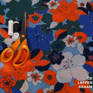  Coupon 353 Polyester satijn stof met bloemdessin 180 x 150 cm