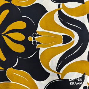  Coupon 349 Viscose crepe met groot motief 180 x 150cm