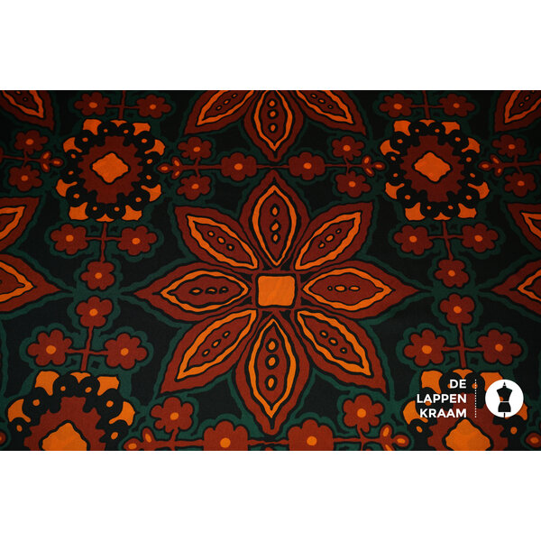 Coupon 464 Satijnen twill met groot bloempatroon in bruintinten 170 x 145 cm