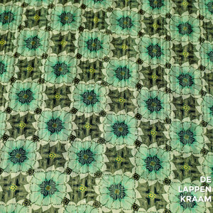  Chiffon in bloemenprint mintgroen met lurex