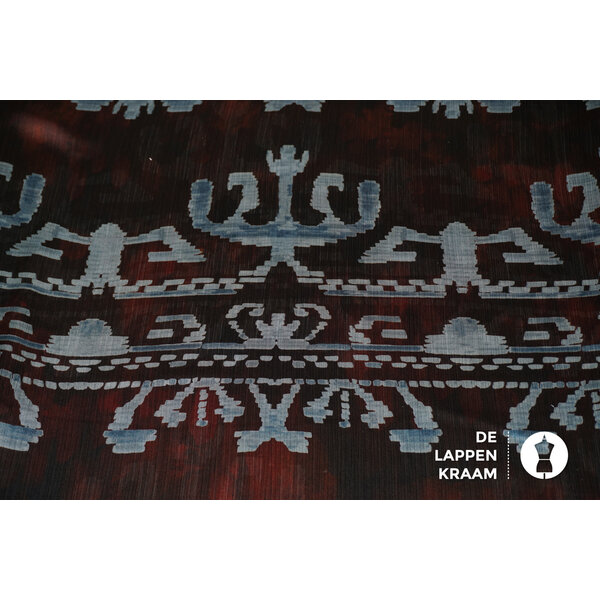 SALE Crinkle polyester stof bordeaux met jeansblauw dessin