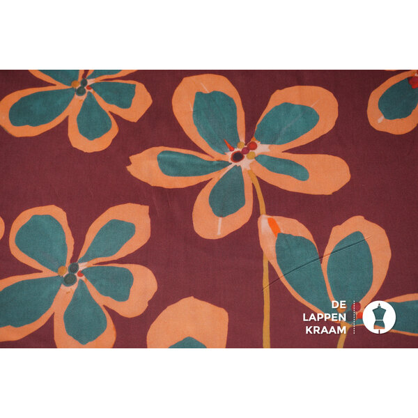 A la Ville Popeline stof steenrood met groot bloemdessin