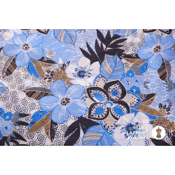 Viscose stof met blauwe bloemenprint