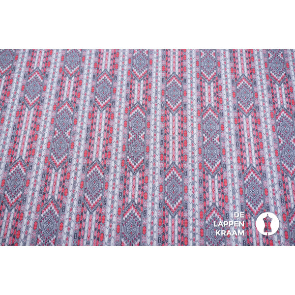 Coupon 448 Bubble chiffon met roze batikprint 180 x 150 cm