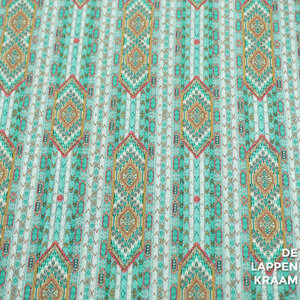  Coupon 624 Bubble chiffon met groen batikprint 180 x 150 cm