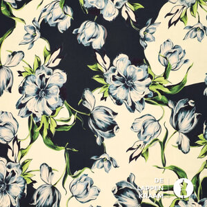  Viscose stretch satijn donkerblauw met bloemen
