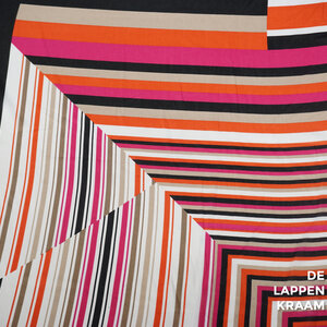  Zijdezachte polyester voile met strependessin