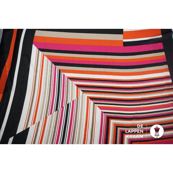 Zijdezachte polyester voile stof met strependessin