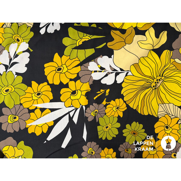 Stretchkatoen zwart met gele bloemen