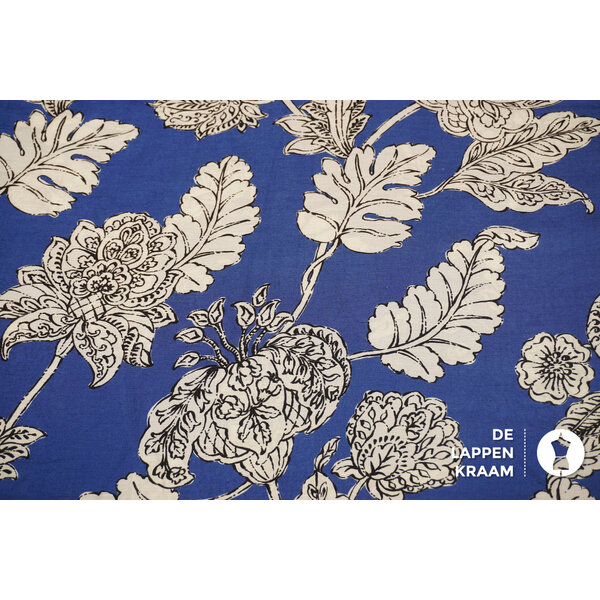 Coupon 4 Viscose kobalt met witte bloemen 180 x 160 cm