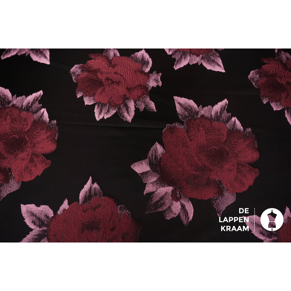 Jacquard stof zwart met bordeauxrode bloemen