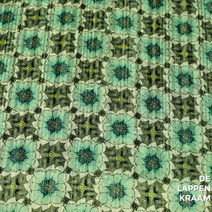  Coupon 81 Chiffon in bloemenprint mintgroen met lurex 180 x 150cm
