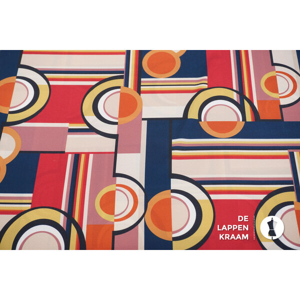 Coupon 82 Crepe met abstract dessin roze 180 x 150cm