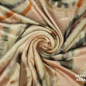 A la Ville Nicky velours met grote paisley vormen in pastel