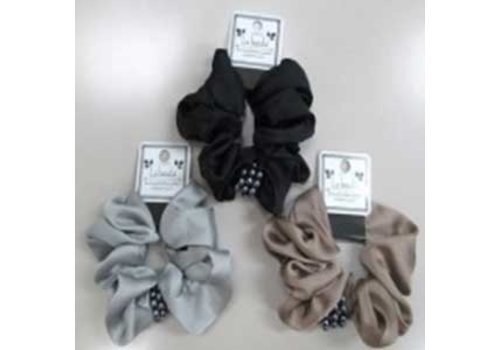 Scrunchie with black pearl 