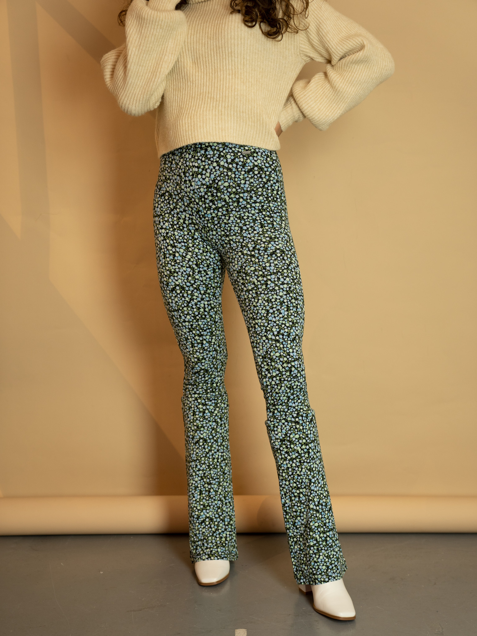 flared legging print