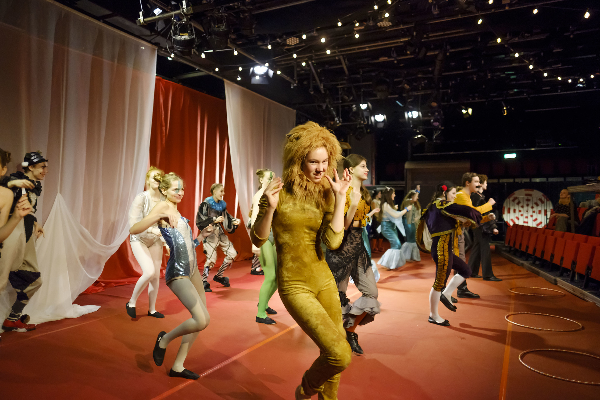 Klantenfoto's met zwarte prikkabels