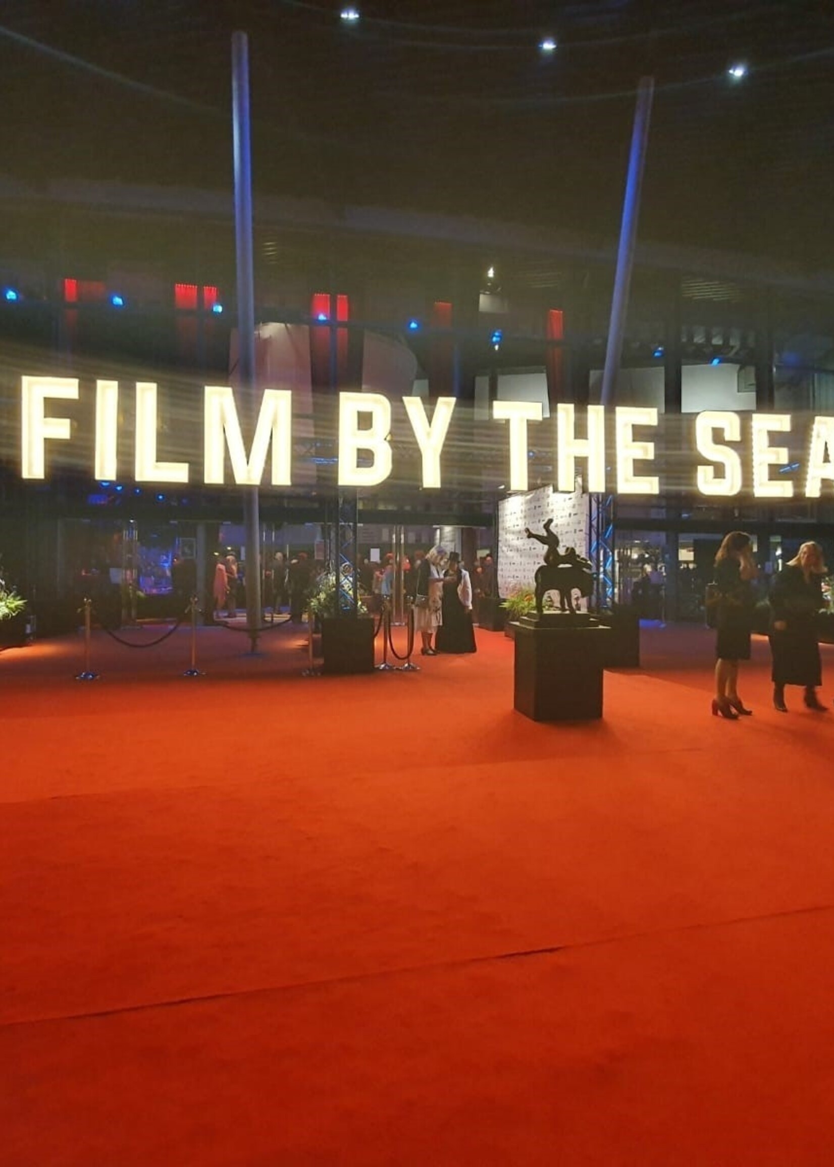 Amlux LED kogellamp - 1W - Witte kap - E27 2200K