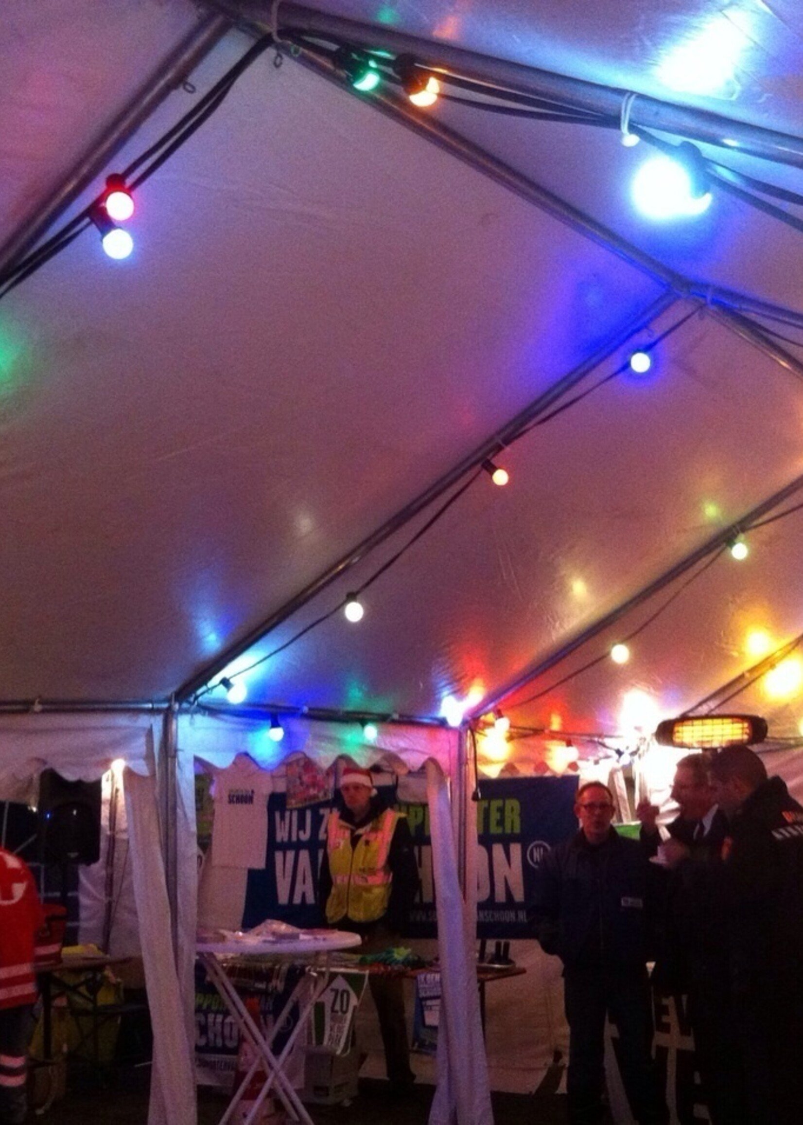 Complete zwarte prikkabel van 100 meter met 200 fittingen zonder LED lampen