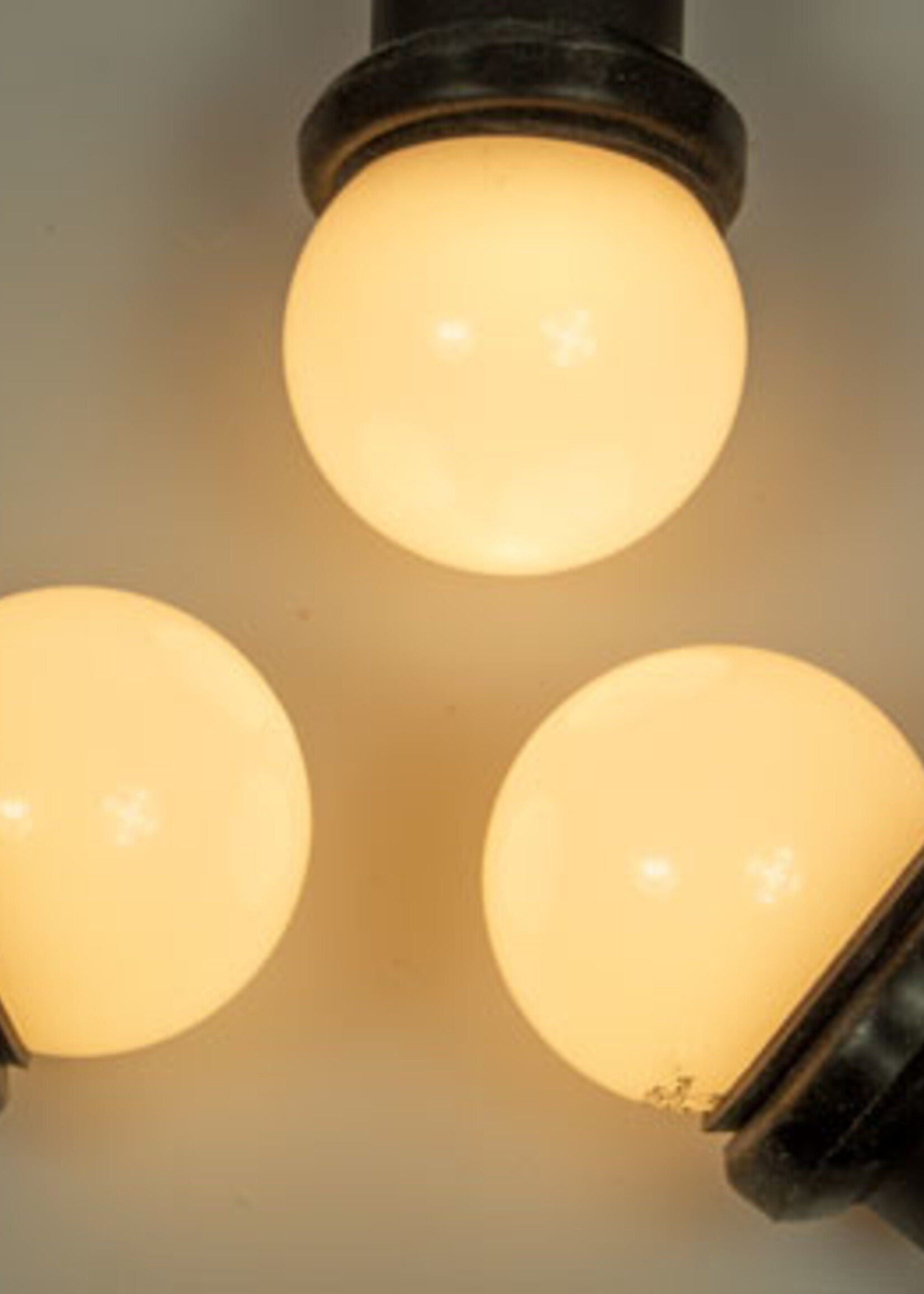 Amlux prikkabel set 100 meter met 200 warm  witte LED lampen - melkwitte bol