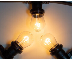 Amlux Koppelbare zwarte prikkabel 25 meter met 25 warm  witte gebogen filament LED kogellampen