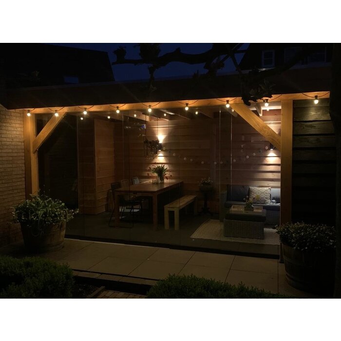 Amlux Koppelbare zwarte prikkabel 25 meter met 25 warm  witte gebogen filament LED kogellampen