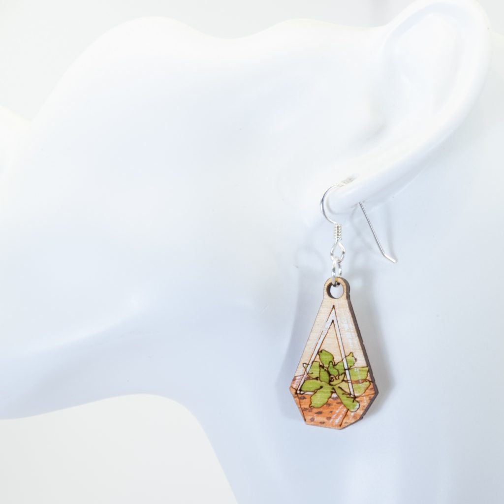 Wooden plant earring made with a FLUX laser cutter